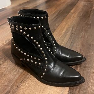 Alexander McQueen Black Italian Leather Studded Boots. Women’s size 9US / 39EU.